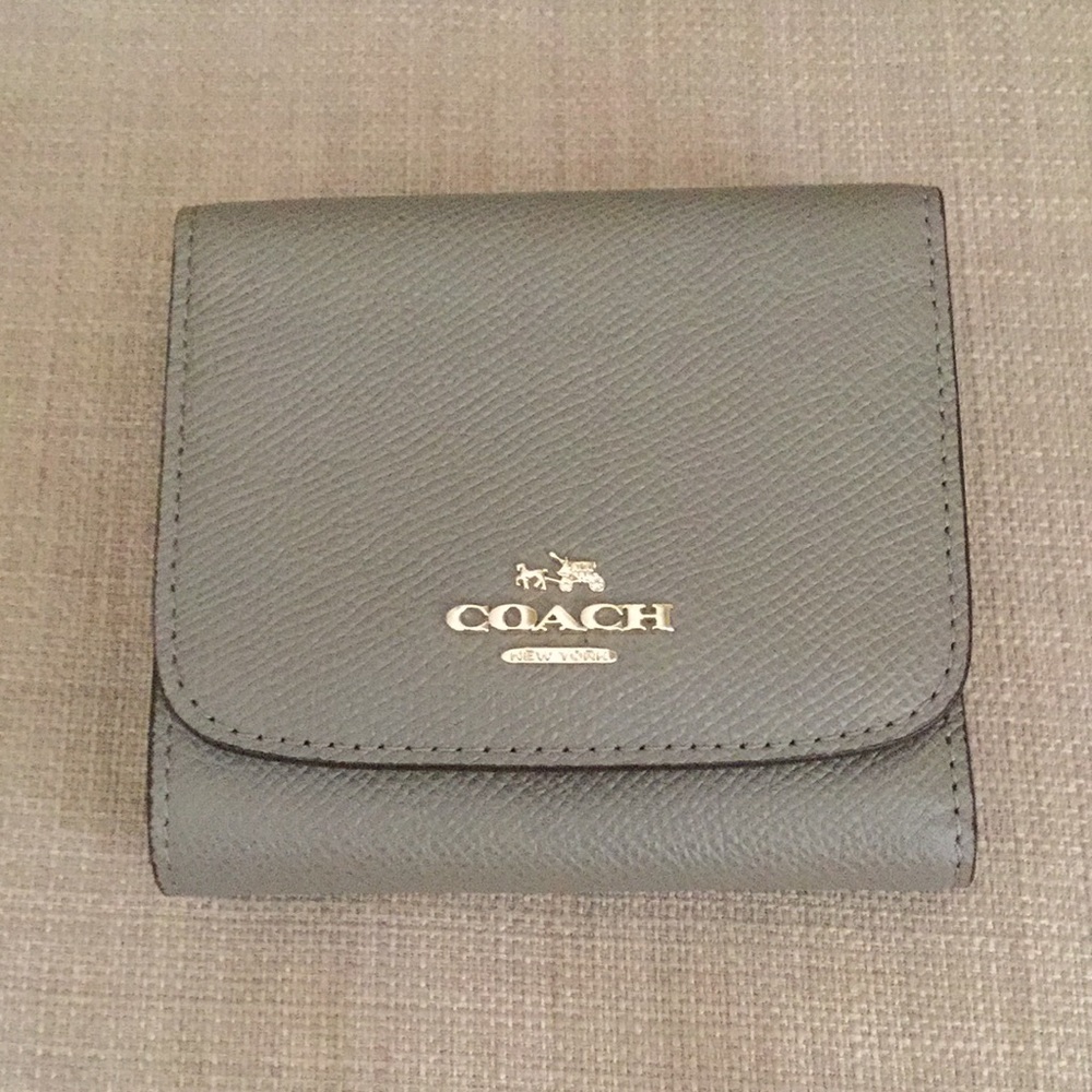 💝Authentic Coach Trifold Compact Wallet